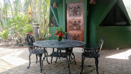 Hostal Casitas El Escondite Playa La Ropa