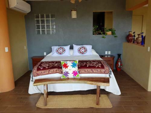 Casa Arcoiris Zihuatanejo B&B