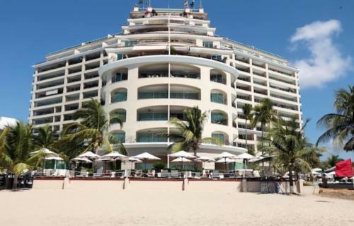Grand Residencial Ixtapa Apartment