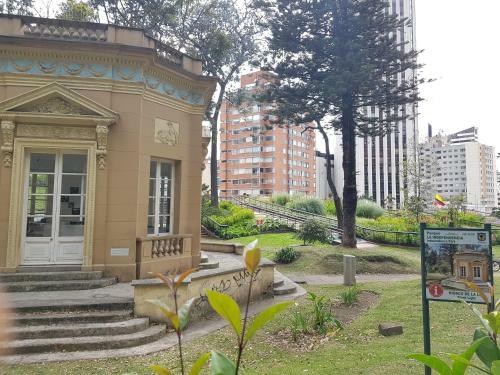 Aparta-estudio Tipo Loft Centro Ineternacional Bogota-colombia