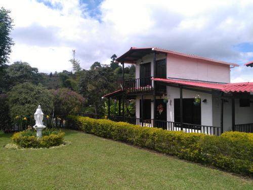 Hermoso Chalet En Zona Camprestre