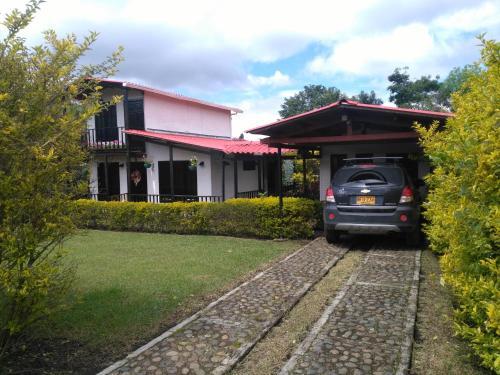 Hermoso Chalet En Zona Camprestre