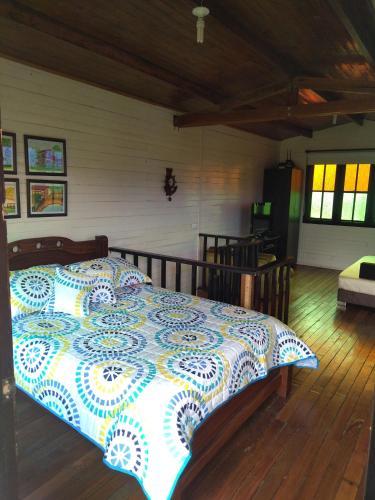 Hermoso Chalet En Zona Camprestre