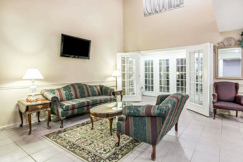 Hotel Super 8 Clinton Tn