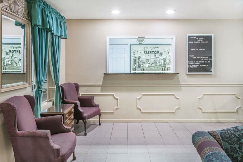 Hotel Super 8 Clinton Tn