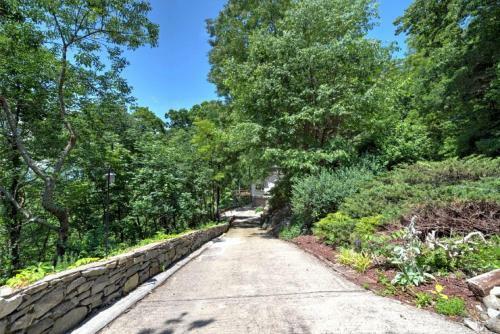 Magnolia Mountain Home