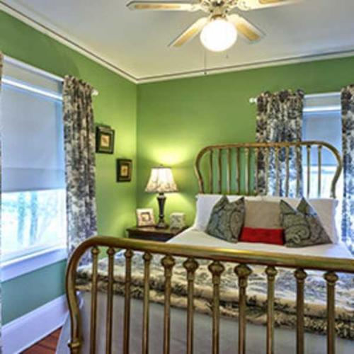 Bed & Breakfast Cedar Crest Inn