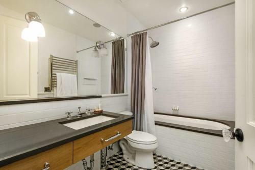 Hotel Independence Square Unit 203