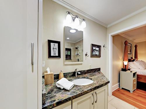 1212 Baylor Street Home