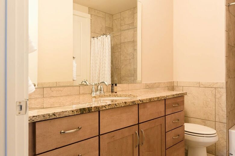 Spacious 3br/3ba Minutes From Dt By Domio