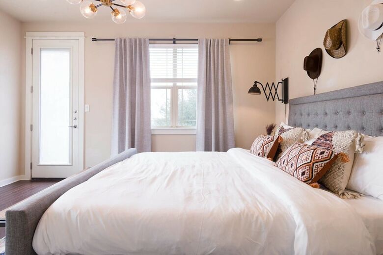 Spacious 3br/3ba Minutes From Dt By Domio