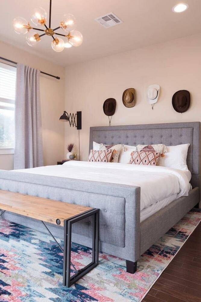 Spacious 3br/3ba Minutes From Dt By Domio
