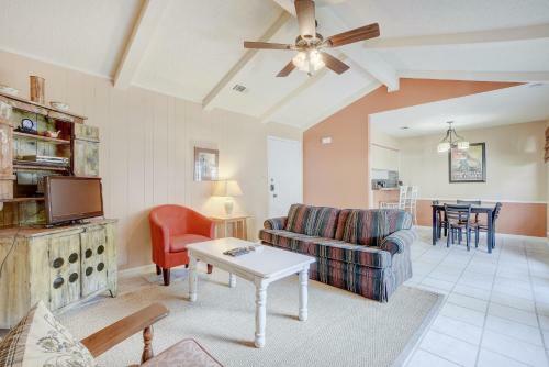 907 E Live Oak St Townhouse Unit 1 And 2