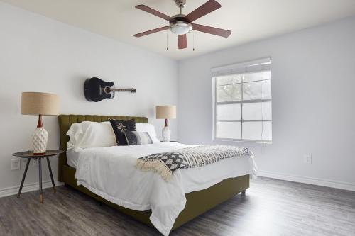 The Domain Premier Suites By Sonder