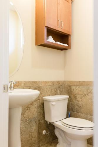 Spacious 3 Br Near Downtown By Domio