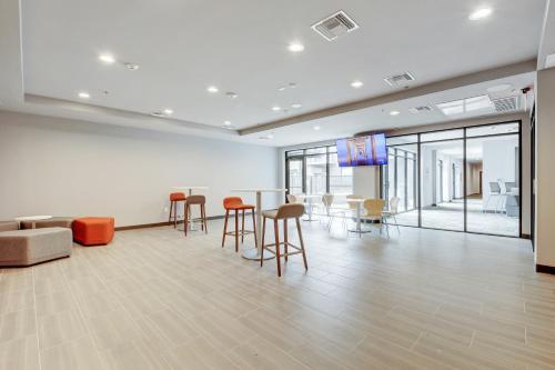 Apartamento 1800 E 4th Street Condo #356