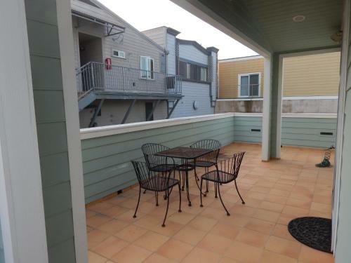 359 1st Street One-bedroom Apartment