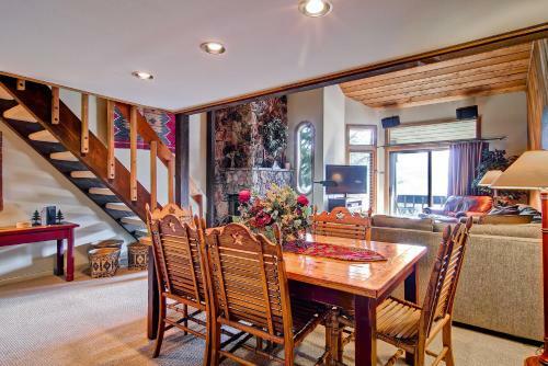 Apartamento Ridgepoint Townhome 102