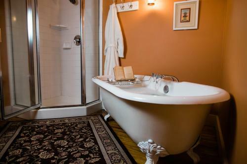 Bed & Breakfast The Mast Farm Inn