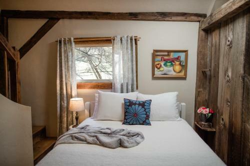 Bed & Breakfast The Mast Farm Inn