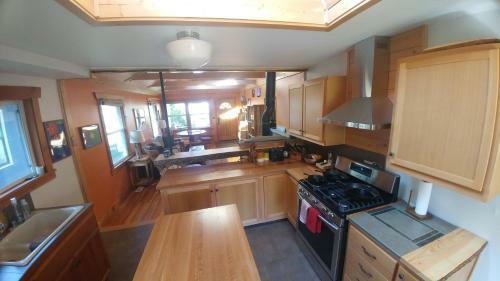 Bellingham Bungalow - Gas Fireplace & Garden!
