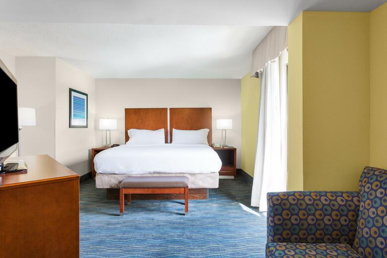 Holiday Inn Express Hotel & Suites Wilmington-university Ctr