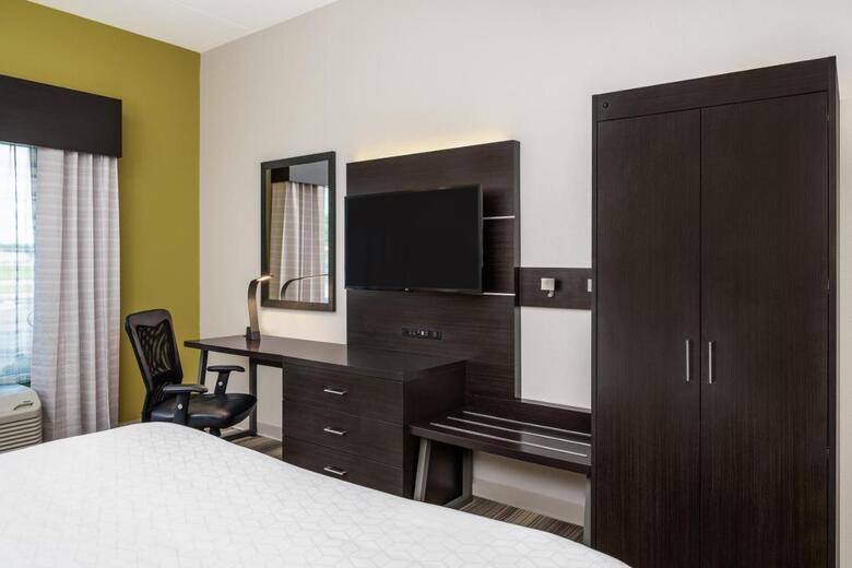 Holiday Inn Express Hotel & Suites Florence I-95 @ Hwy 327