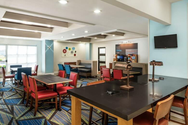 Holiday Inn Express Hotel & Suites Florence I-95 @ Hwy 327