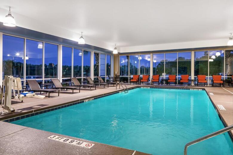 Holiday Inn Express Hotel & Suites Florence I-95 @ Hwy 327