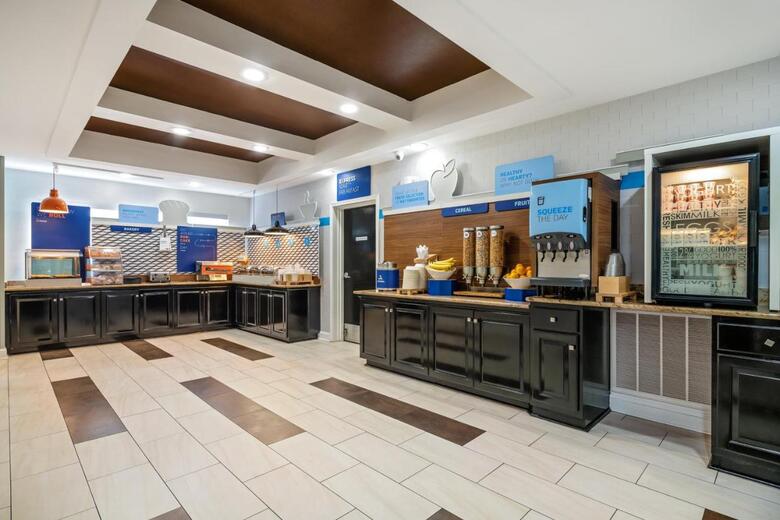 Holiday Inn Express Hotel & Suites Florence I-95 @ Hwy 327