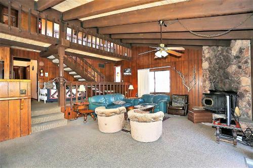 Le Trianon Vintage Lake House Cabin