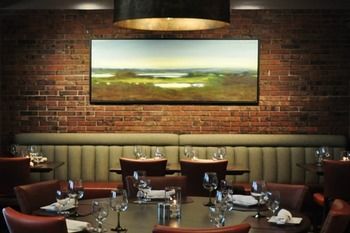 Howard Johnson Hotel - Toms River