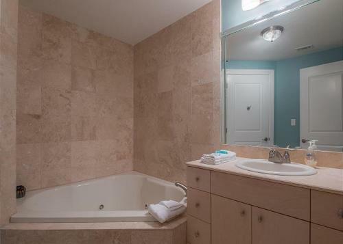 Sea Breeze 810 Deluxe - Two Bedroom Apartment