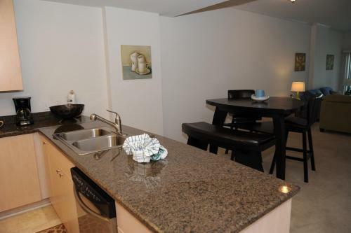 Sea Breeze 209 Deluxe - Two Bedroom Apartment