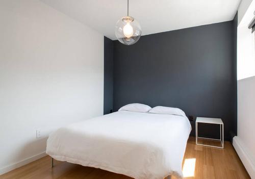 Apartamento Modern, Spacious, Two Bedroom With Balcony!