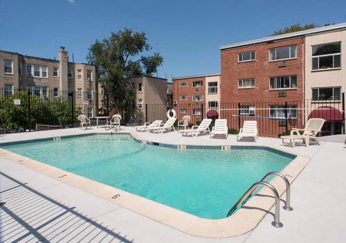Apartamento Modern, Spacious, Two Bedroom With Balcony!