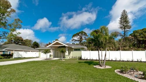Tropical Oasis - Three Bedroom Home