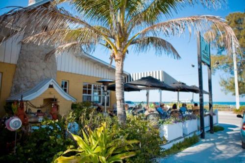 Apartamento Bay Drive Two-bedroom Condo Unit D