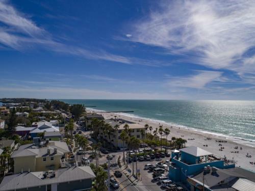 Absolute Anna Maria Two-bedroom Apartment