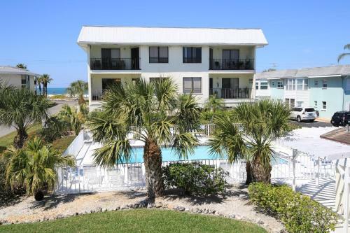 Absolute Anna Maria Two-bedroom Apartment