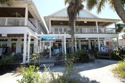 Absolute Anna Maria Two-bedroom Apartment