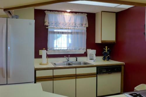 Penthouse Pointe Royale 2 Bedroom Condo (11-12)