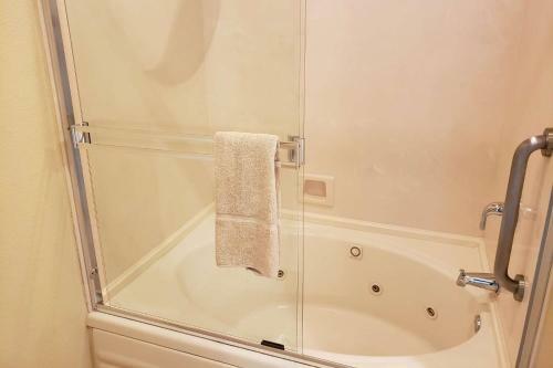 Royal Links At 1000 Hills Walk-in Two Bedroom