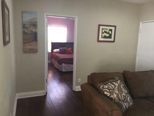 Elm Holiday Home 10810