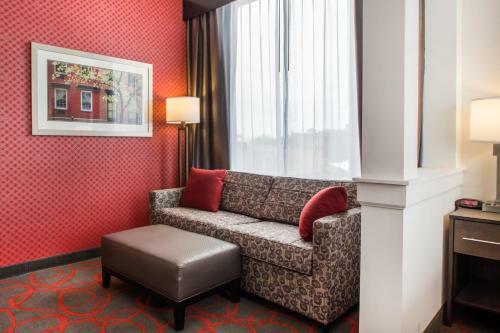 Hotel Comfort Inn & Suites Near Stadium