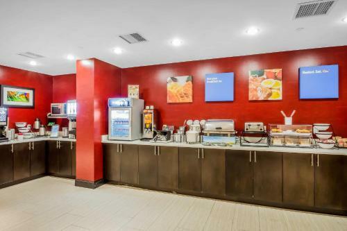 Hotel Comfort Inn & Suites Near Stadium