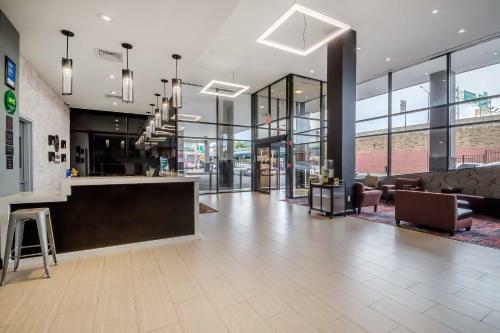 Hotel Comfort Inn & Suites Near Stadium