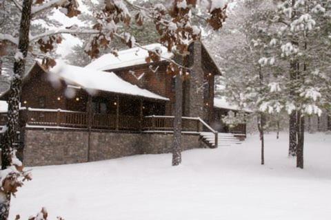 Sundance Trail Cabin Broken Bow Cabin