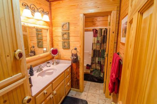 Bear Feet Retreat Cabin Broken Bow Cabin