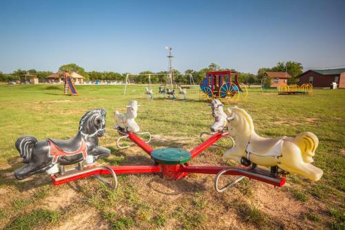 Bay Landing Camping Resort Deluxe Cabin 30